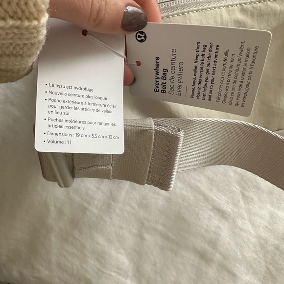 Lululemon Everywhere Belt Bag White Opal 1L brand new with tags - Picture 4 of 10